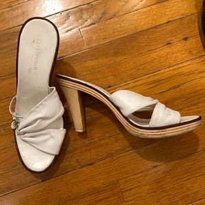 Wooden asymmetrical leather pumps